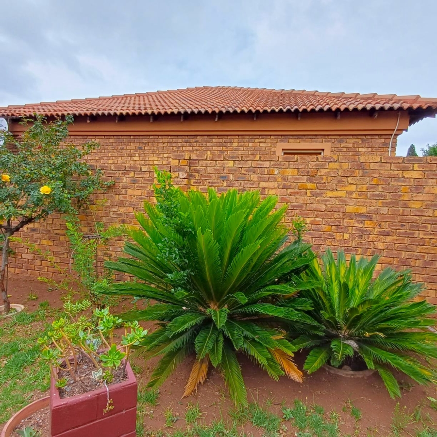3 Bedroom Property for Sale in Kookrus Gauteng
