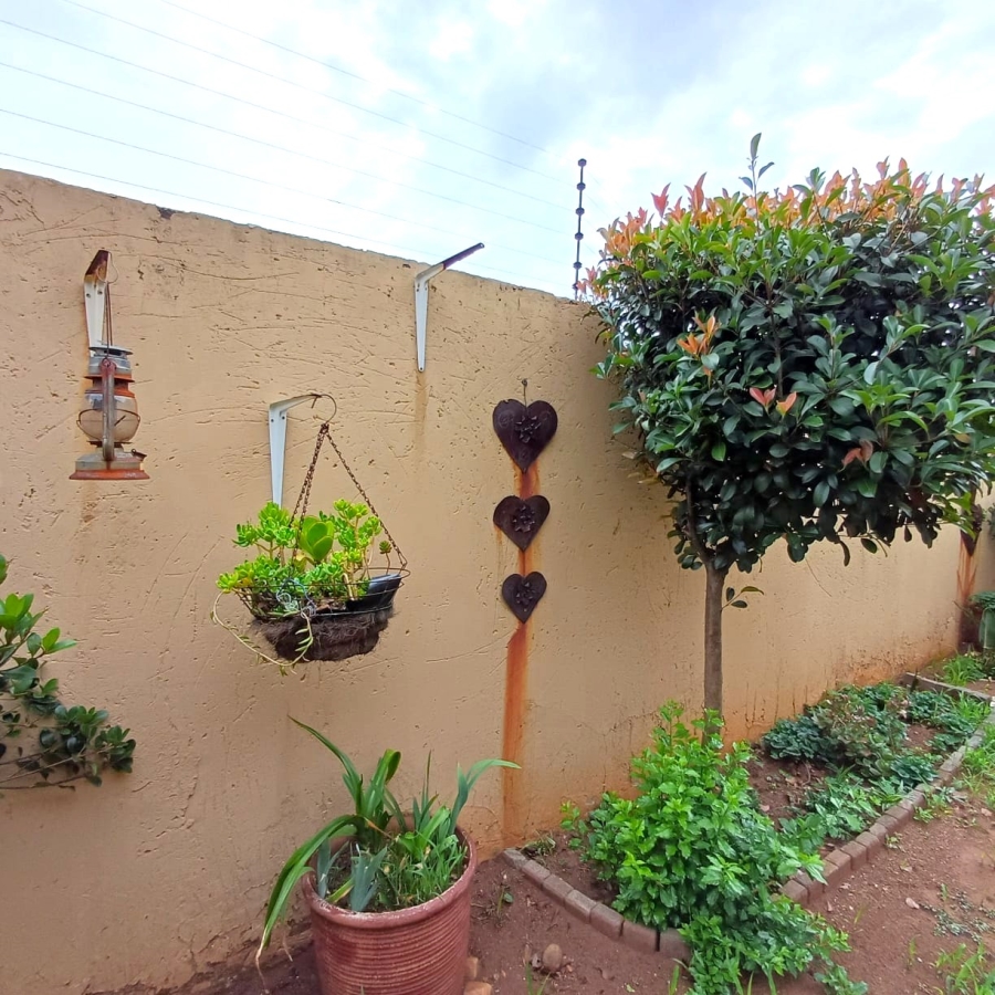 3 Bedroom Property for Sale in Kookrus Gauteng