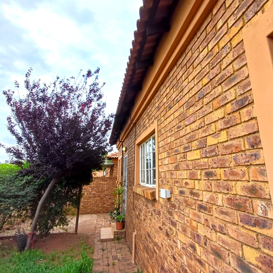 3 Bedroom Property for Sale in Kookrus Gauteng