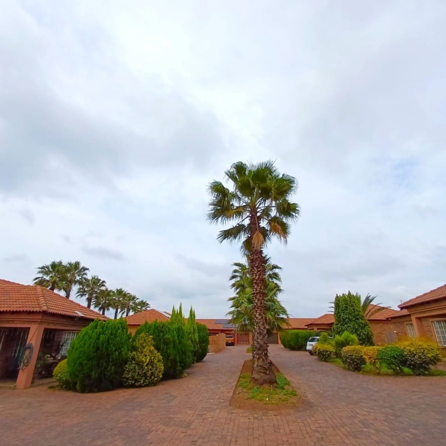 3 Bedroom Property for Sale in Kookrus Gauteng