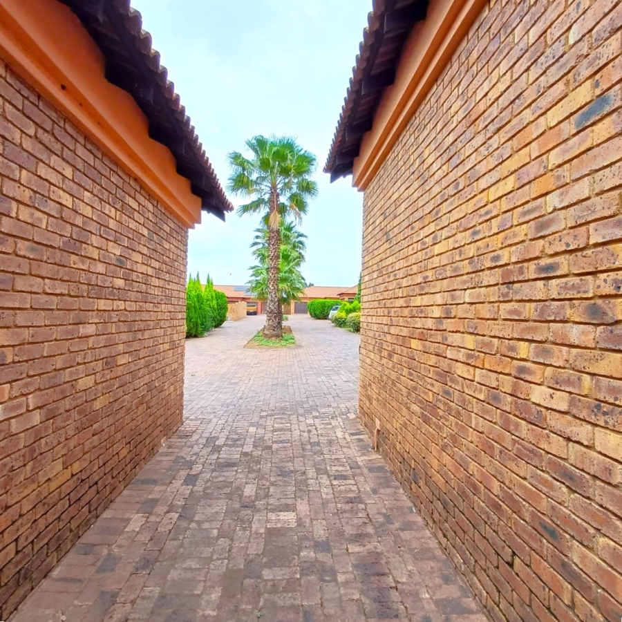 3 Bedroom Property for Sale in Kookrus Gauteng