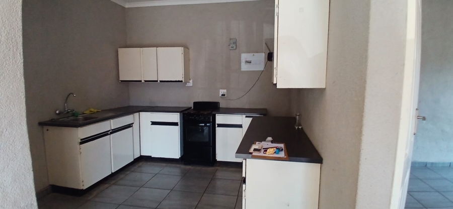 To Let 2 Bedroom Property for Rent in Rothdene Gauteng