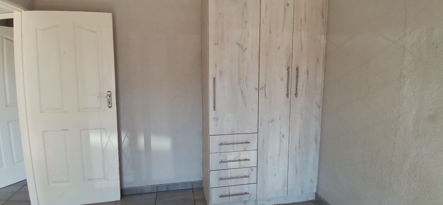 To Let 2 Bedroom Property for Rent in Rothdene Gauteng