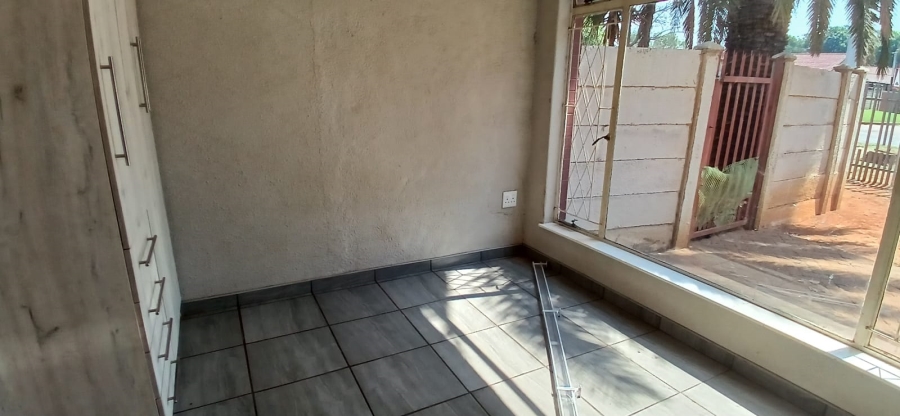 To Let 2 Bedroom Property for Rent in Rothdene Gauteng