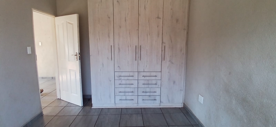 To Let 2 Bedroom Property for Rent in Rothdene Gauteng