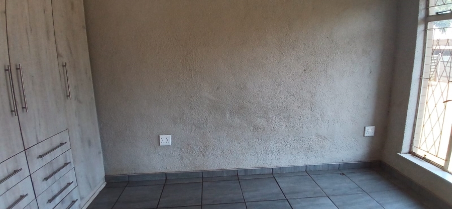 To Let 2 Bedroom Property for Rent in Rothdene Gauteng