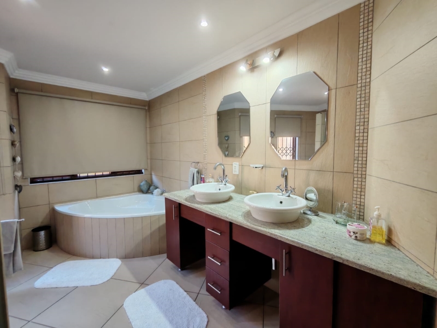 3 Bedroom Property for Sale in Three Rivers Proper Gauteng