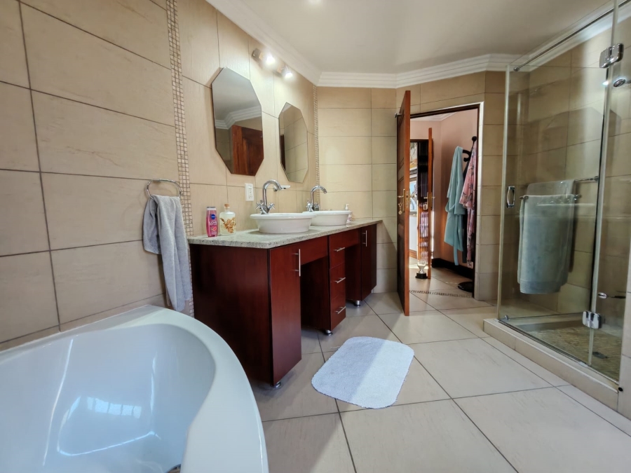 3 Bedroom Property for Sale in Three Rivers Proper Gauteng