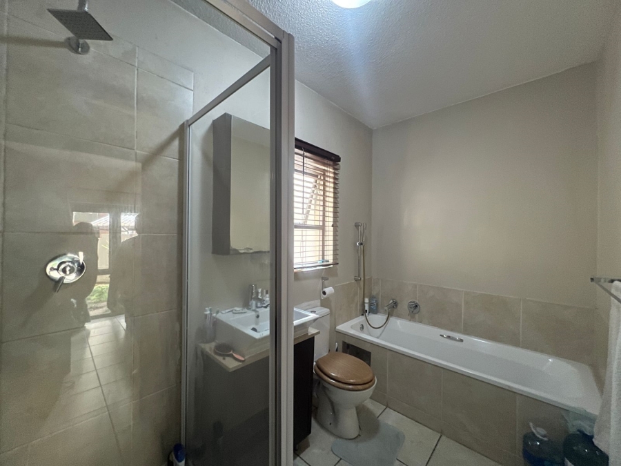 1 Bedroom Property for Sale in Bryanston Gauteng