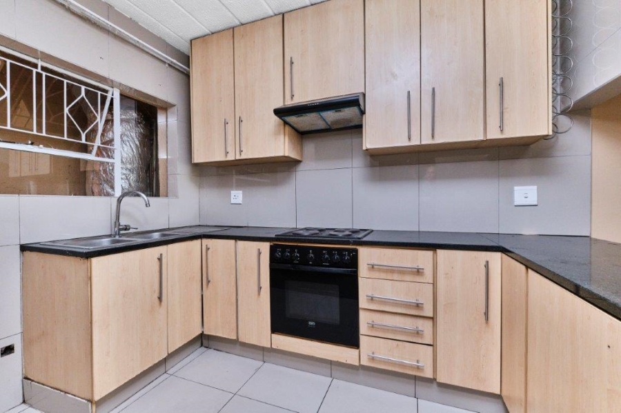 2 Bedroom Property for Sale in Buccleuch Gauteng