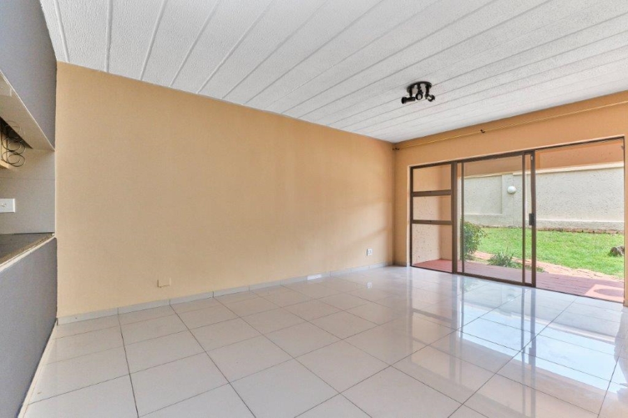 2 Bedroom Property for Sale in Buccleuch Gauteng