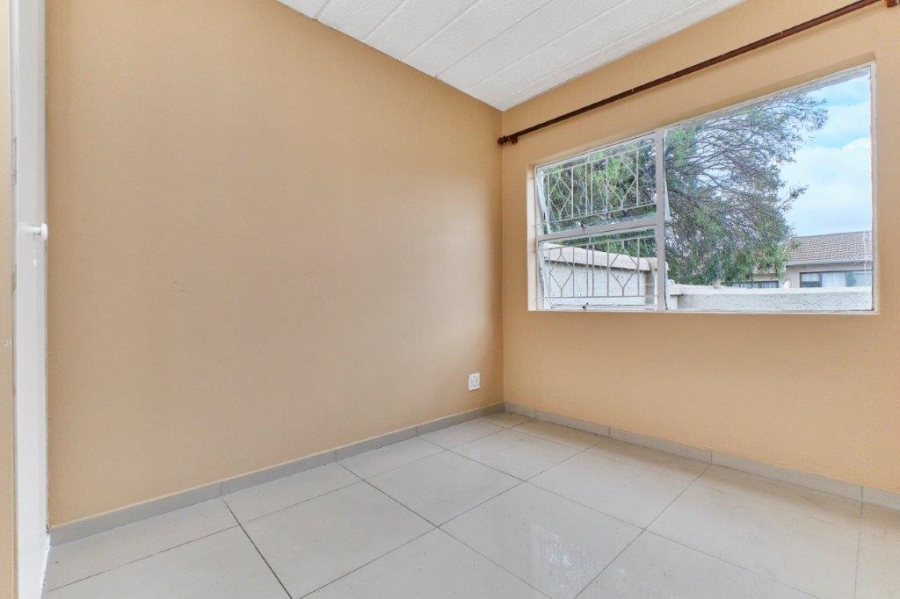 2 Bedroom Property for Sale in Buccleuch Gauteng