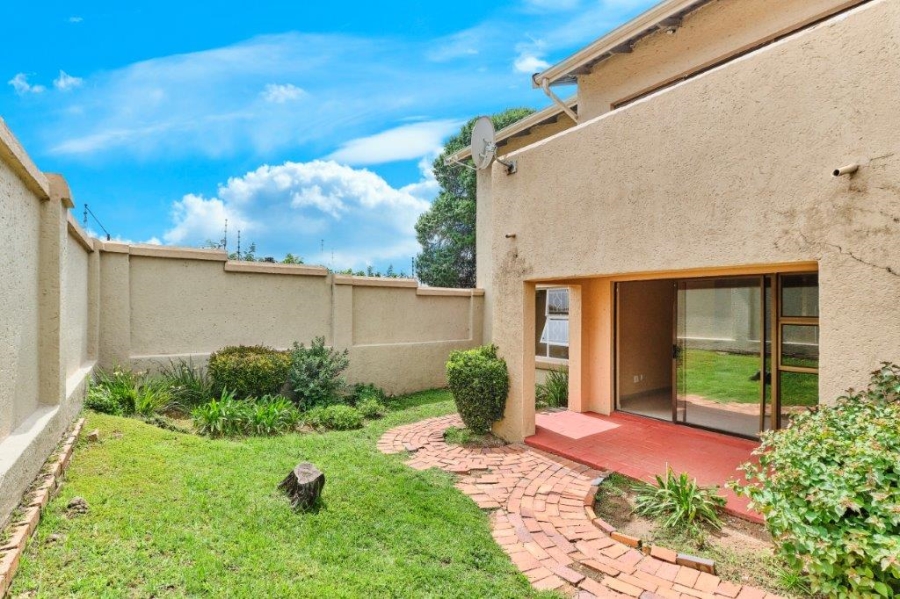 2 Bedroom Property for Sale in Buccleuch Gauteng