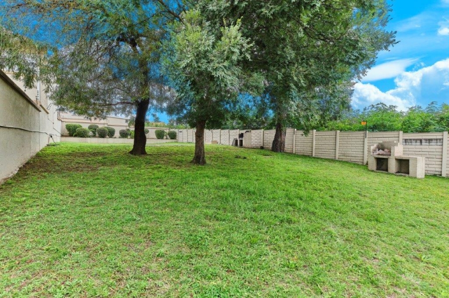 2 Bedroom Property for Sale in Buccleuch Gauteng