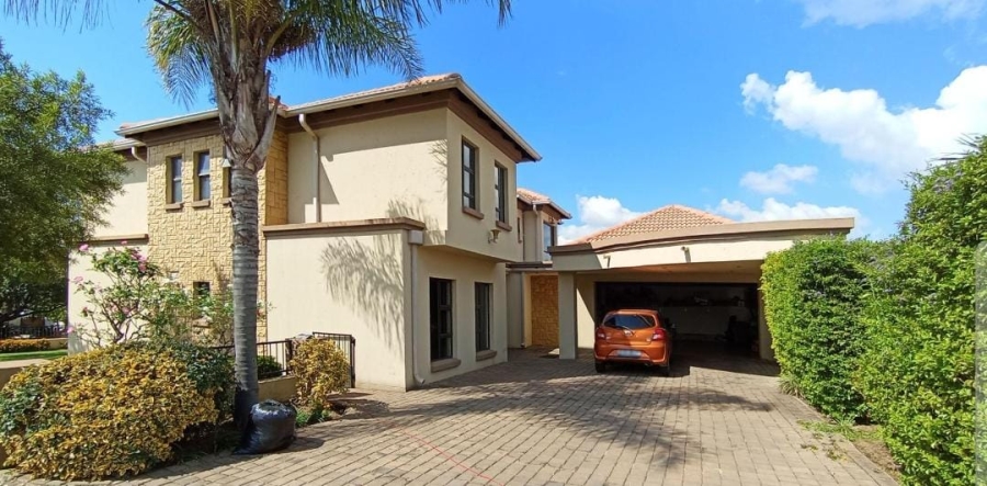 4 Bedroom Property for Sale in Blue Valley Golf Estate Gauteng