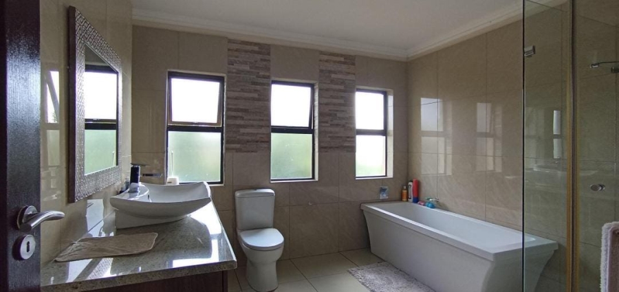 4 Bedroom Property for Sale in Blue Valley Golf Estate Gauteng