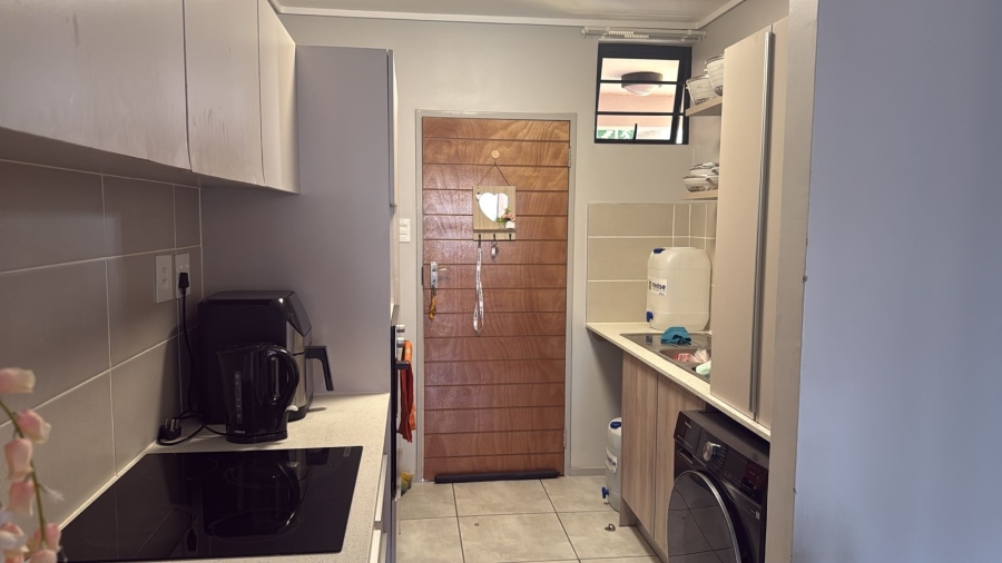 2 Bedroom Property for Sale in Rooihuiskraal North Gauteng