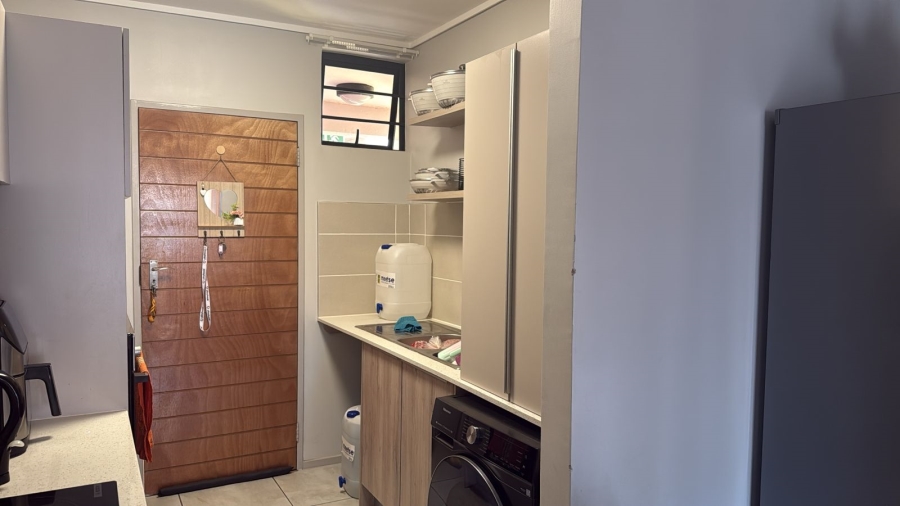 2 Bedroom Property for Sale in Rooihuiskraal North Gauteng