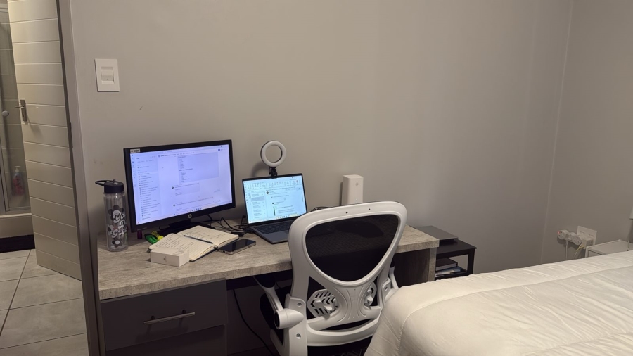 2 Bedroom Property for Sale in Rooihuiskraal North Gauteng