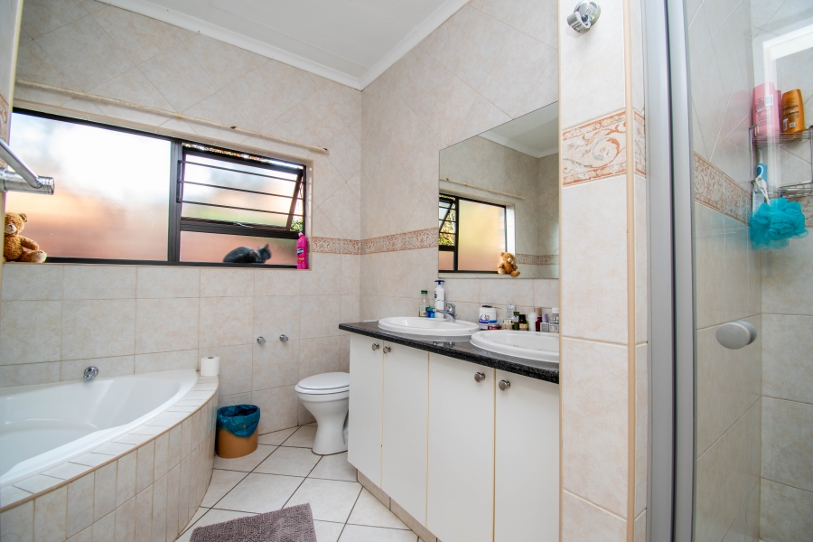 3 Bedroom Property for Sale in North Riding Gauteng