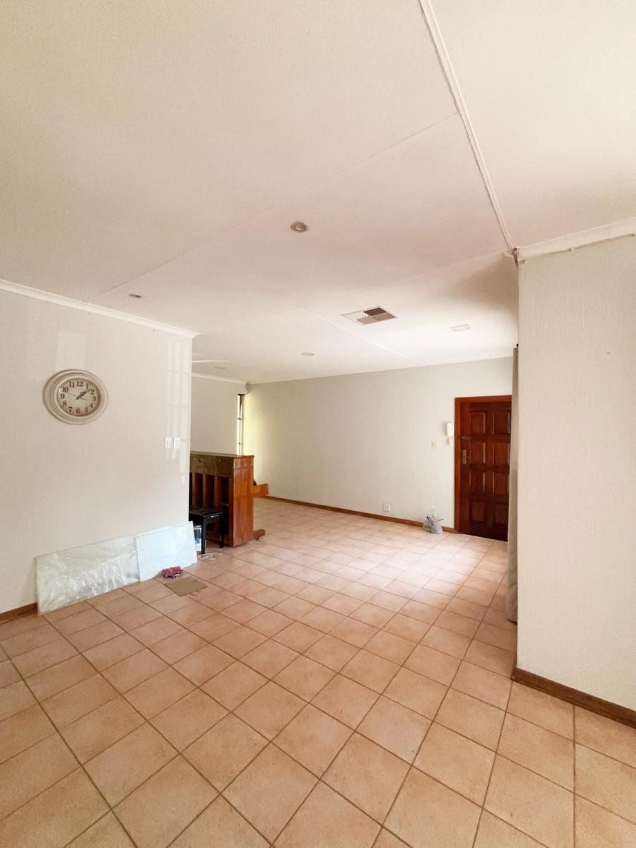 To Let 4 Bedroom Property for Rent in Woodmead Gauteng