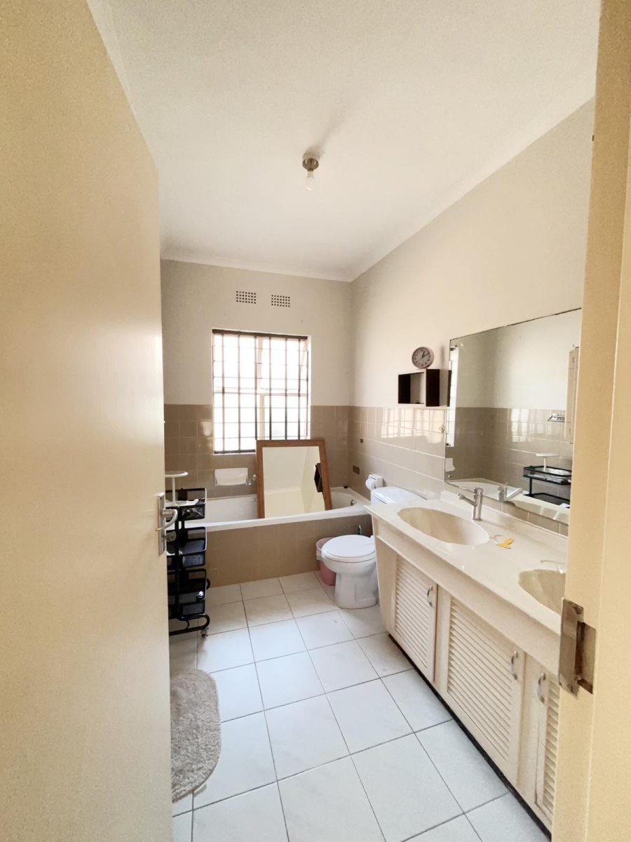 To Let 4 Bedroom Property for Rent in Woodmead Gauteng