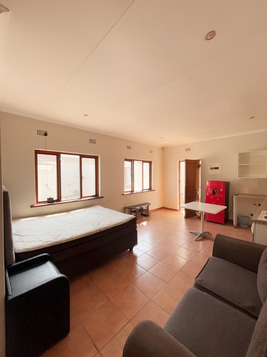 To Let 4 Bedroom Property for Rent in Woodmead Gauteng