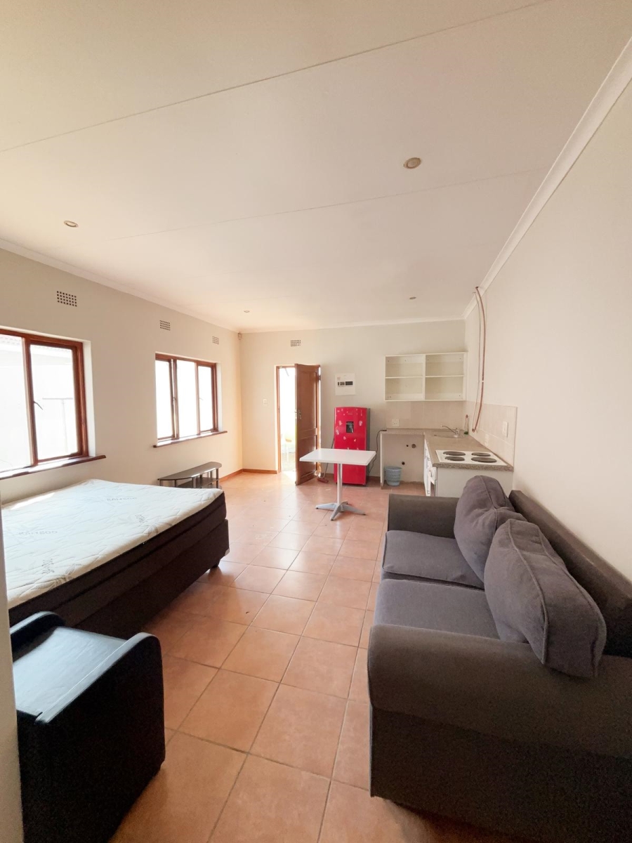 To Let 4 Bedroom Property for Rent in Woodmead Gauteng