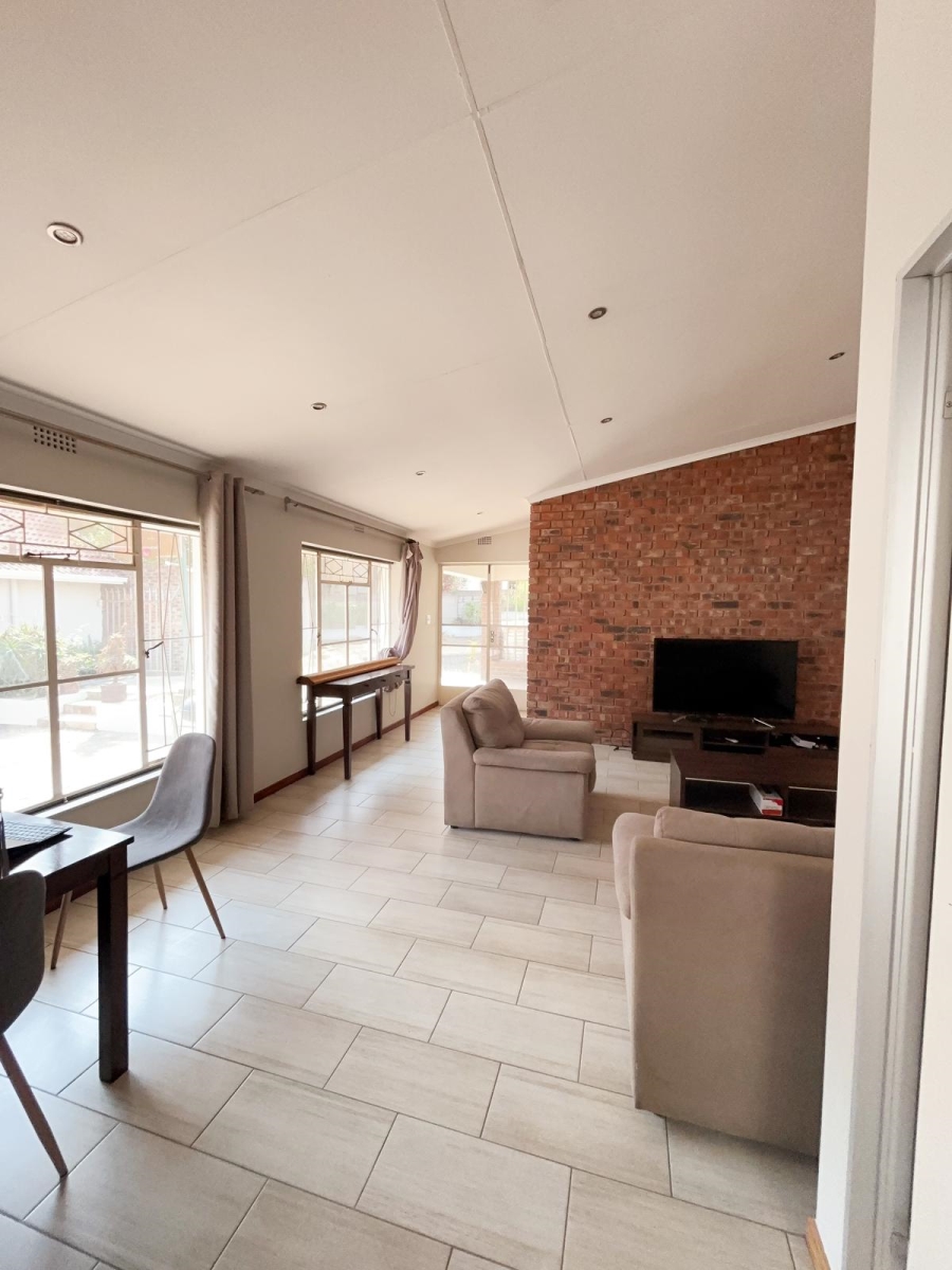 To Let 4 Bedroom Property for Rent in Woodmead Gauteng
