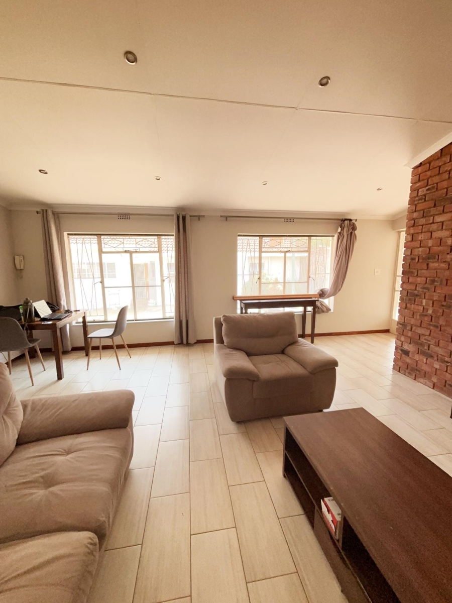 To Let 4 Bedroom Property for Rent in Woodmead Gauteng