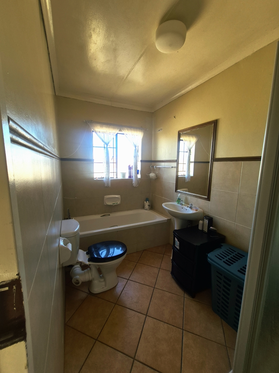 2 Bedroom Property for Sale in Noordwyk Gauteng