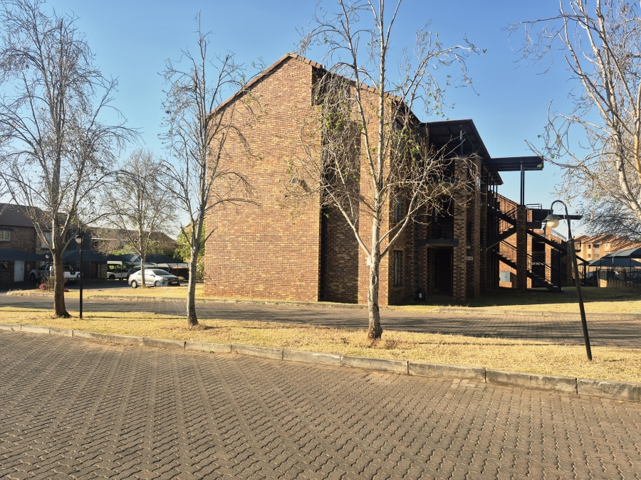 2 Bedroom Property for Sale in Noordwyk Gauteng