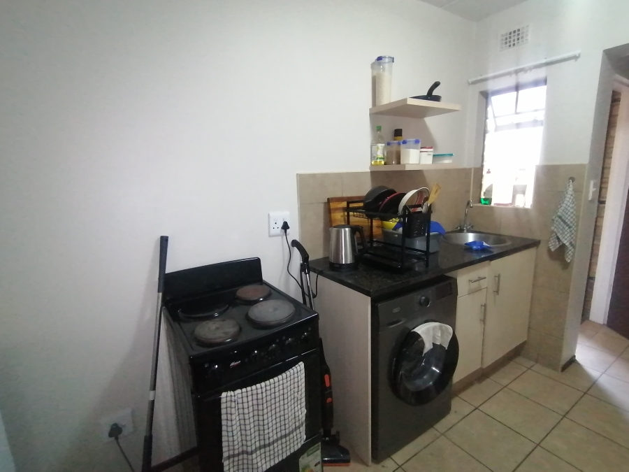 1 Bedroom Property for Sale in Noordwyk Gauteng