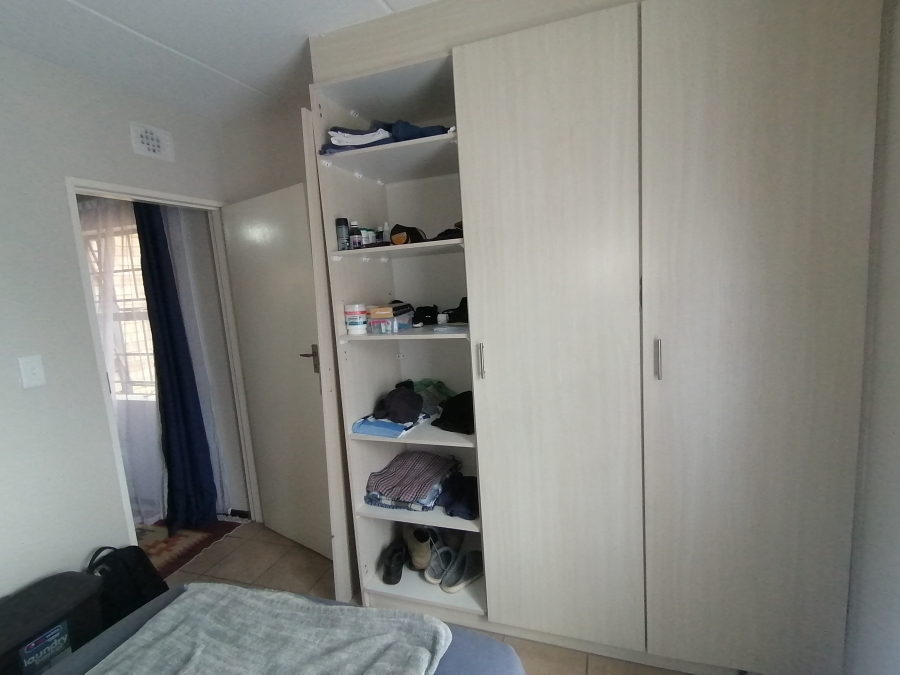 1 Bedroom Property for Sale in Noordwyk Gauteng