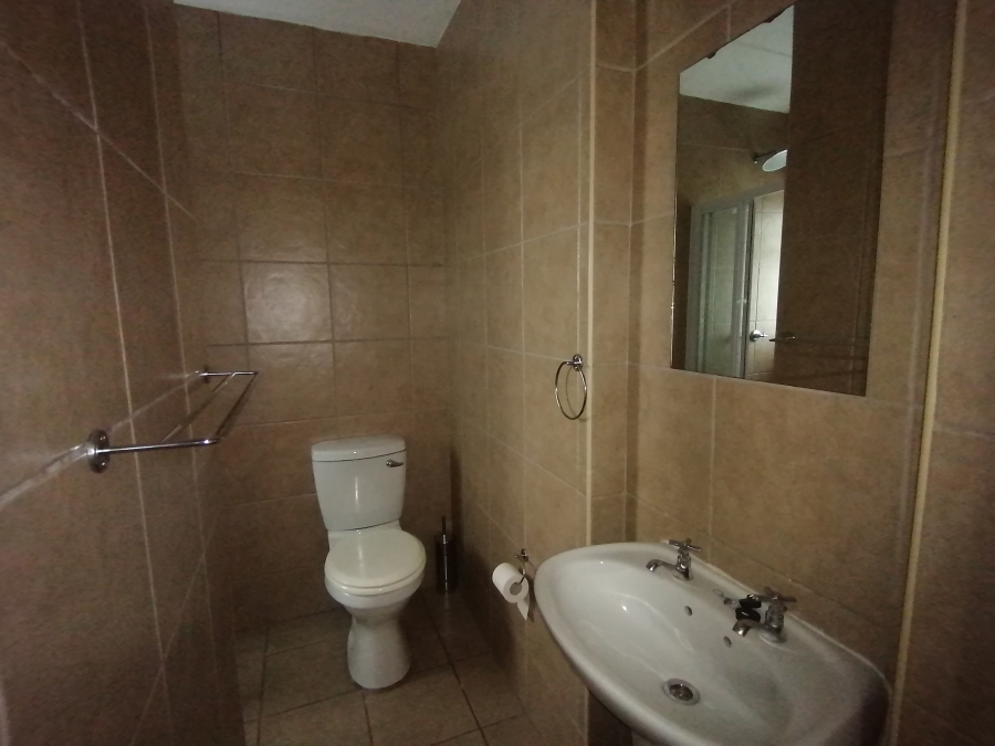 1 Bedroom Property for Sale in Noordwyk Gauteng
