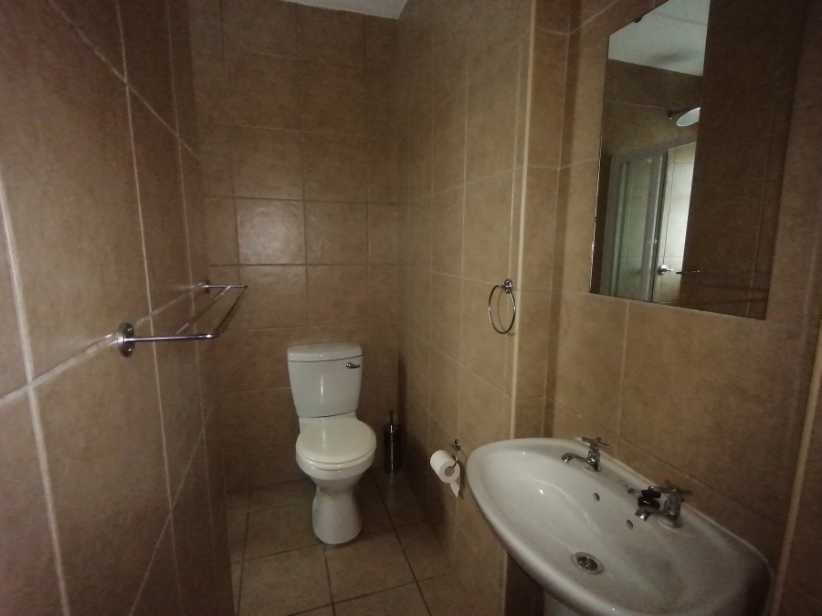 1 Bedroom Property for Sale in Noordwyk Gauteng