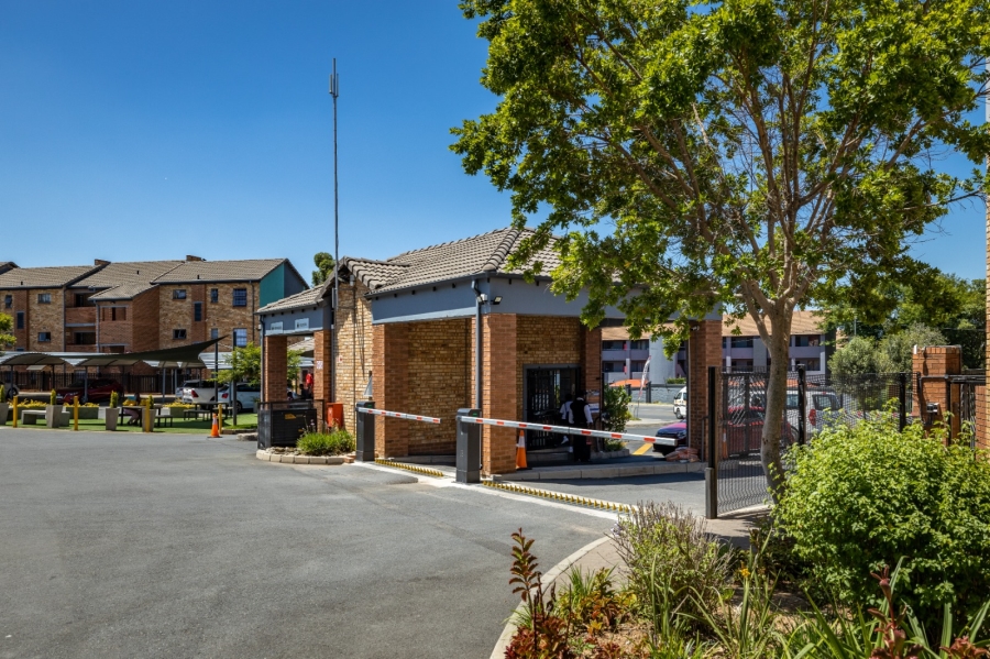 1 Bedroom Property for Sale in Noordwyk Gauteng