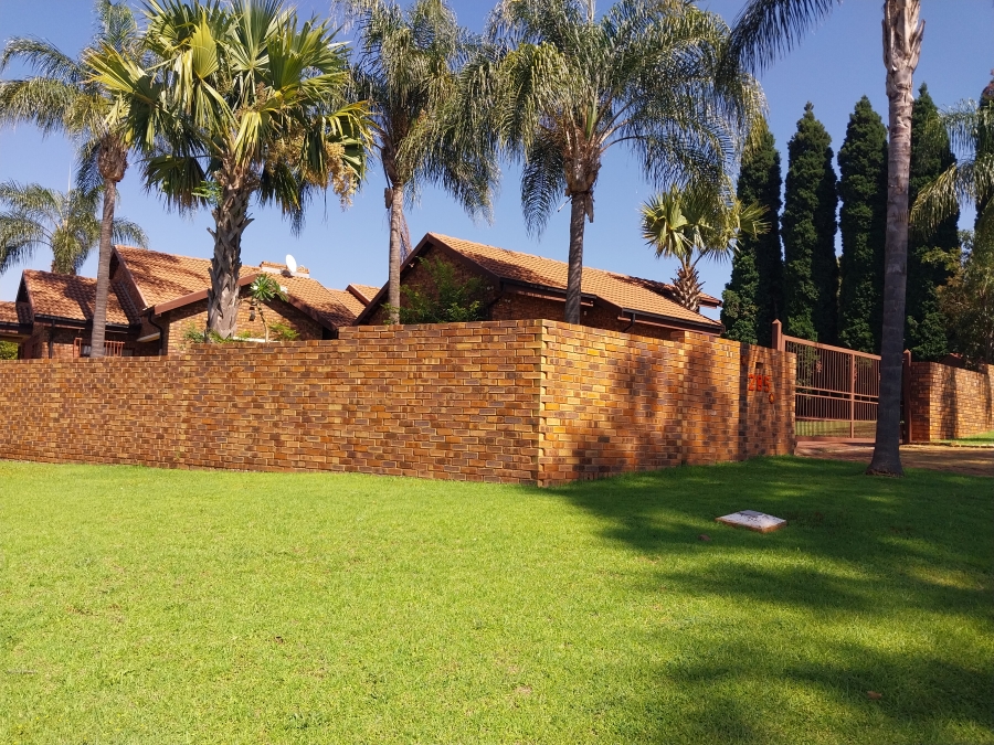 To Let 4 Bedroom Property for Rent in Eersterust Gauteng