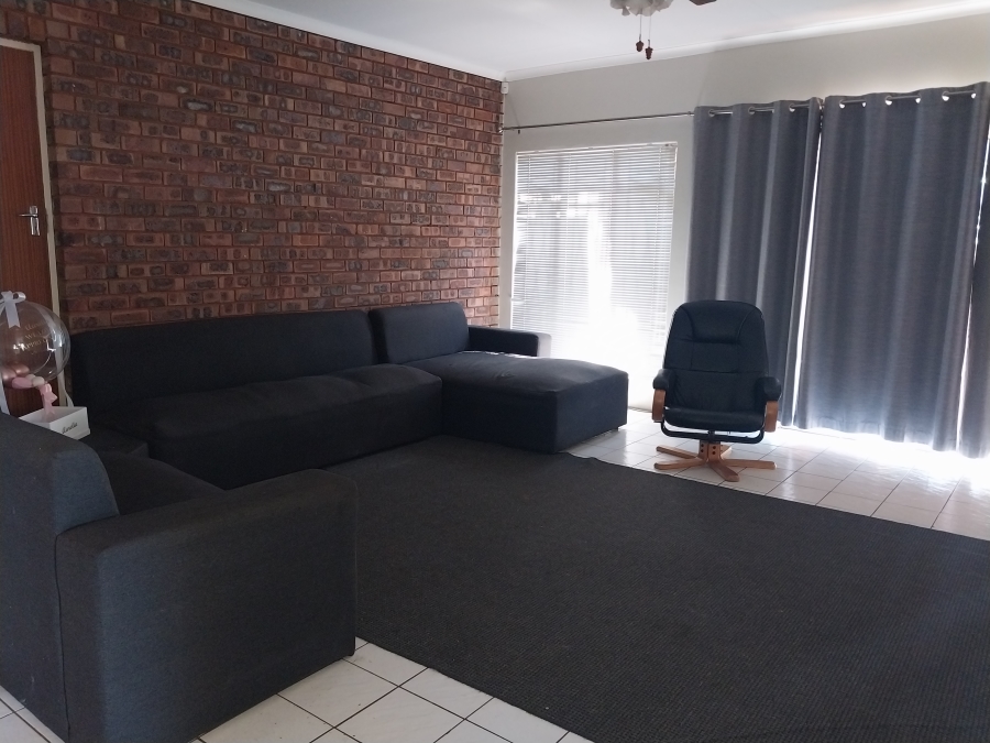 To Let 4 Bedroom Property for Rent in Eersterust Gauteng