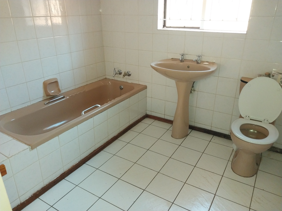 To Let 4 Bedroom Property for Rent in Eersterust Gauteng