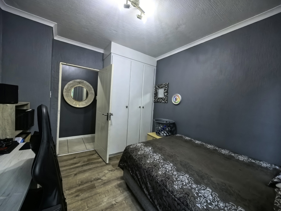 2 Bedroom Property for Sale in Noordhang Gauteng