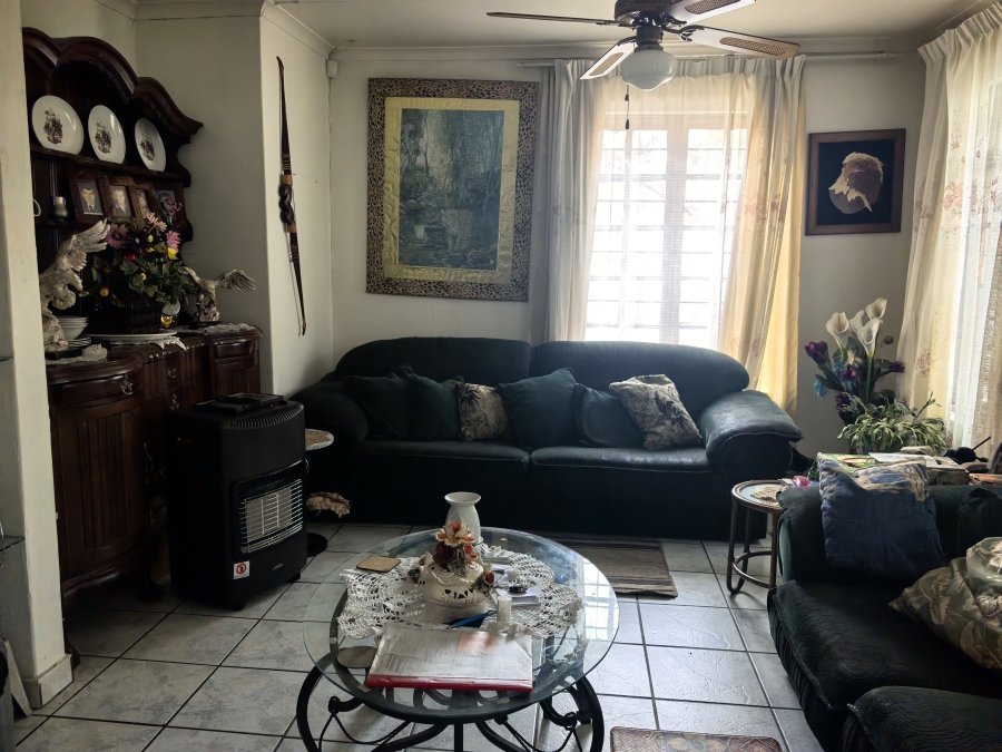 3 Bedroom Property for Sale in Hurlingham Manor Gauteng