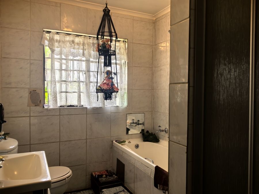 3 Bedroom Property for Sale in Hurlingham Manor Gauteng