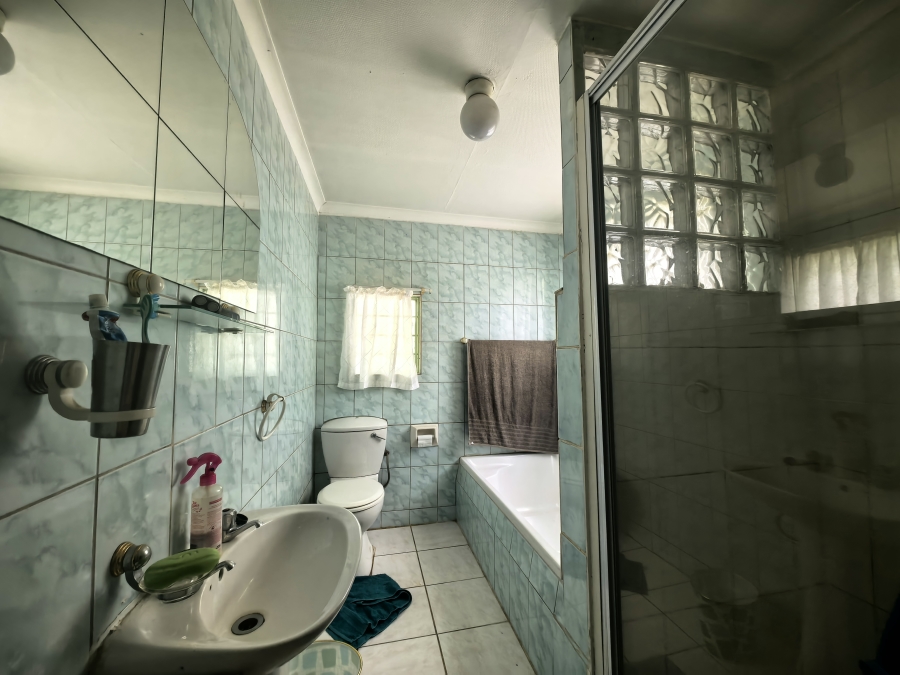 3 Bedroom Property for Sale in Hurlingham Manor Gauteng