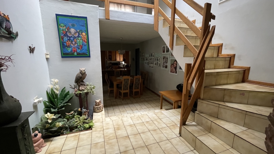 5 Bedroom Property for Sale in Magalieskruin Gauteng