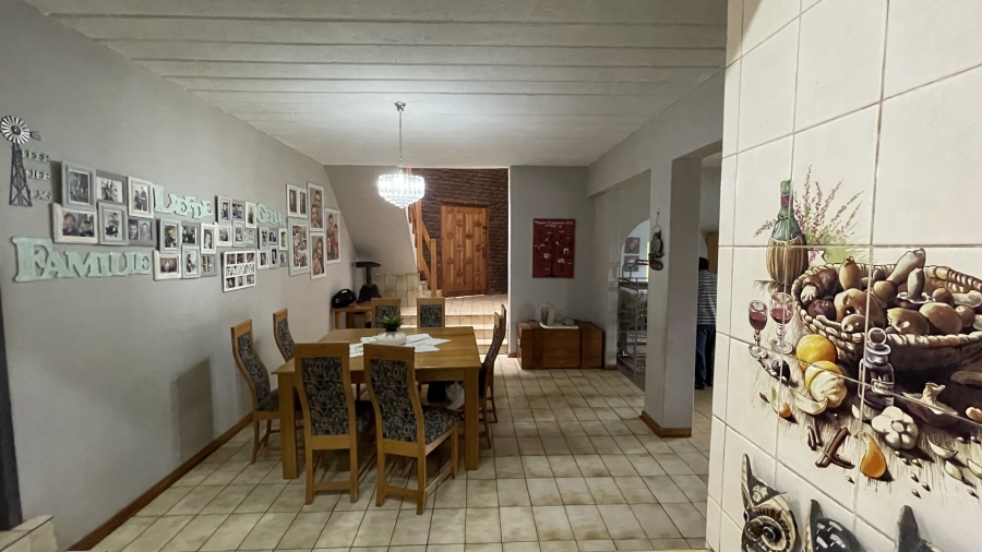 5 Bedroom Property for Sale in Magalieskruin Gauteng