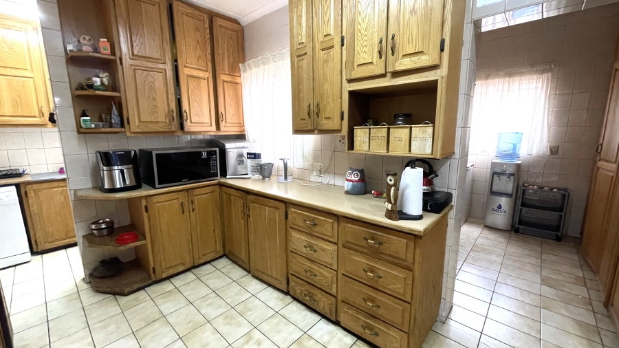 5 Bedroom Property for Sale in Magalieskruin Gauteng