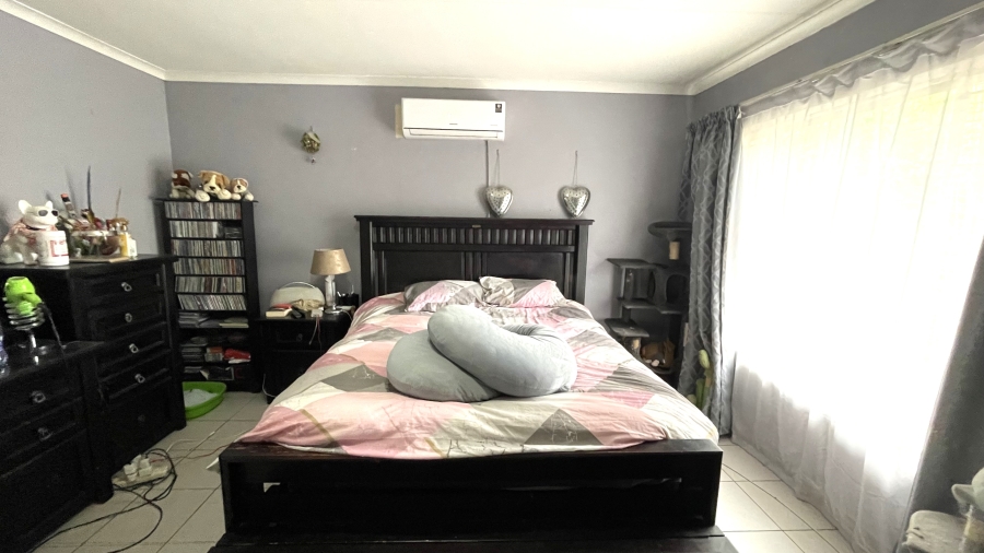 5 Bedroom Property for Sale in Magalieskruin Gauteng