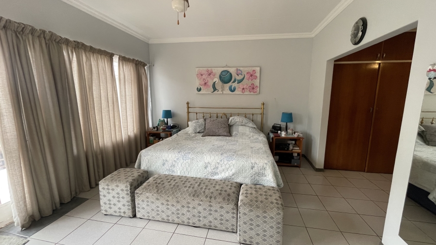 5 Bedroom Property for Sale in Magalieskruin Gauteng