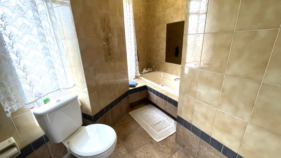 5 Bedroom Property for Sale in Magalieskruin Gauteng